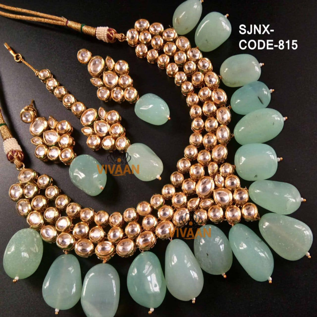 Kundan Choker Necklace set with semi-precious stones - La Veliere
