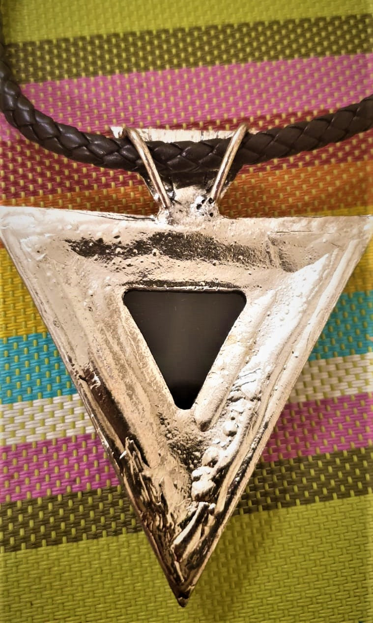 Choker Necklace with Triangle Pendant - La Veliere