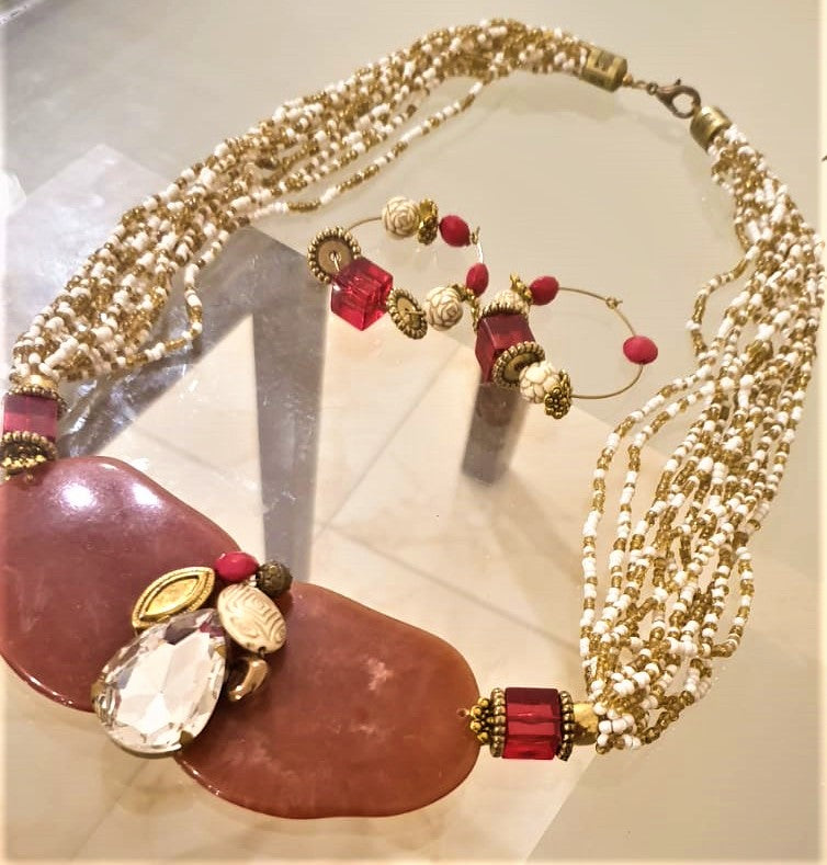 Beads and Stone Necklace with Crystal Pendant - Contemporary Fashion - La Veliere