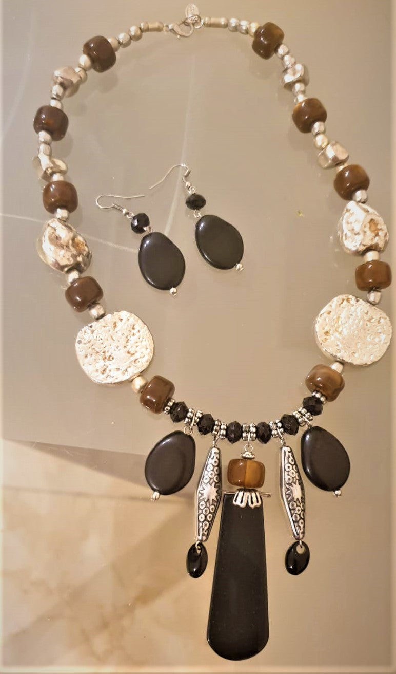 Beads Necklace for Women - Contemporary Fashion - La Veliere